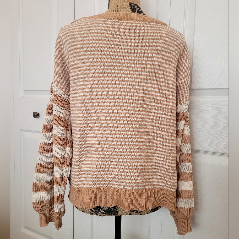 🤎 Hem & Thread Sweater - Picture 4 of 4